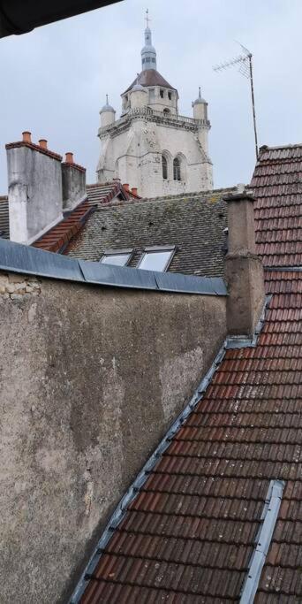 Duplex Au Centre Ville, Dans Cour Interieure Calme Dole Exterior foto